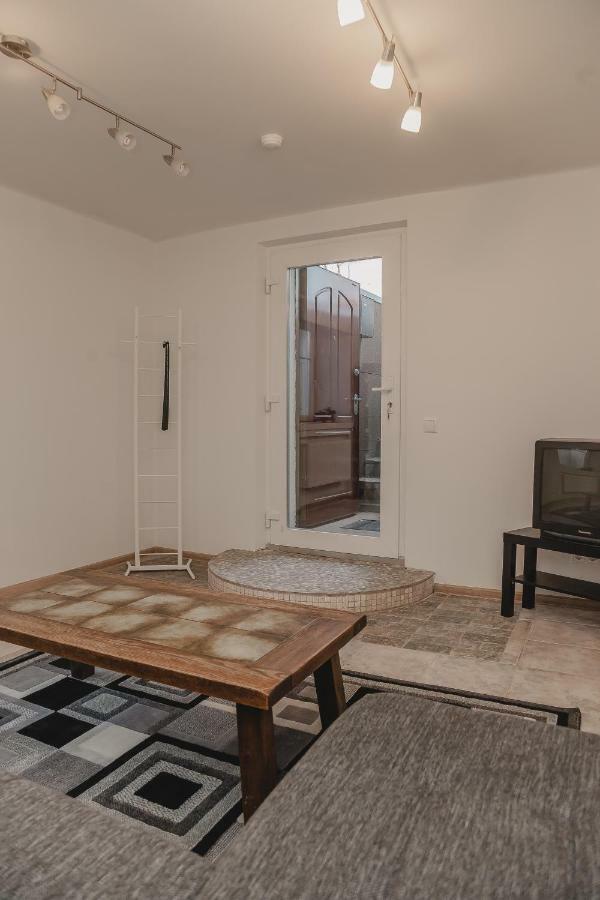 Ugnies Kaukes Apartament Kestucio Gatve 17 Apartman Vilnius Kültér fotó